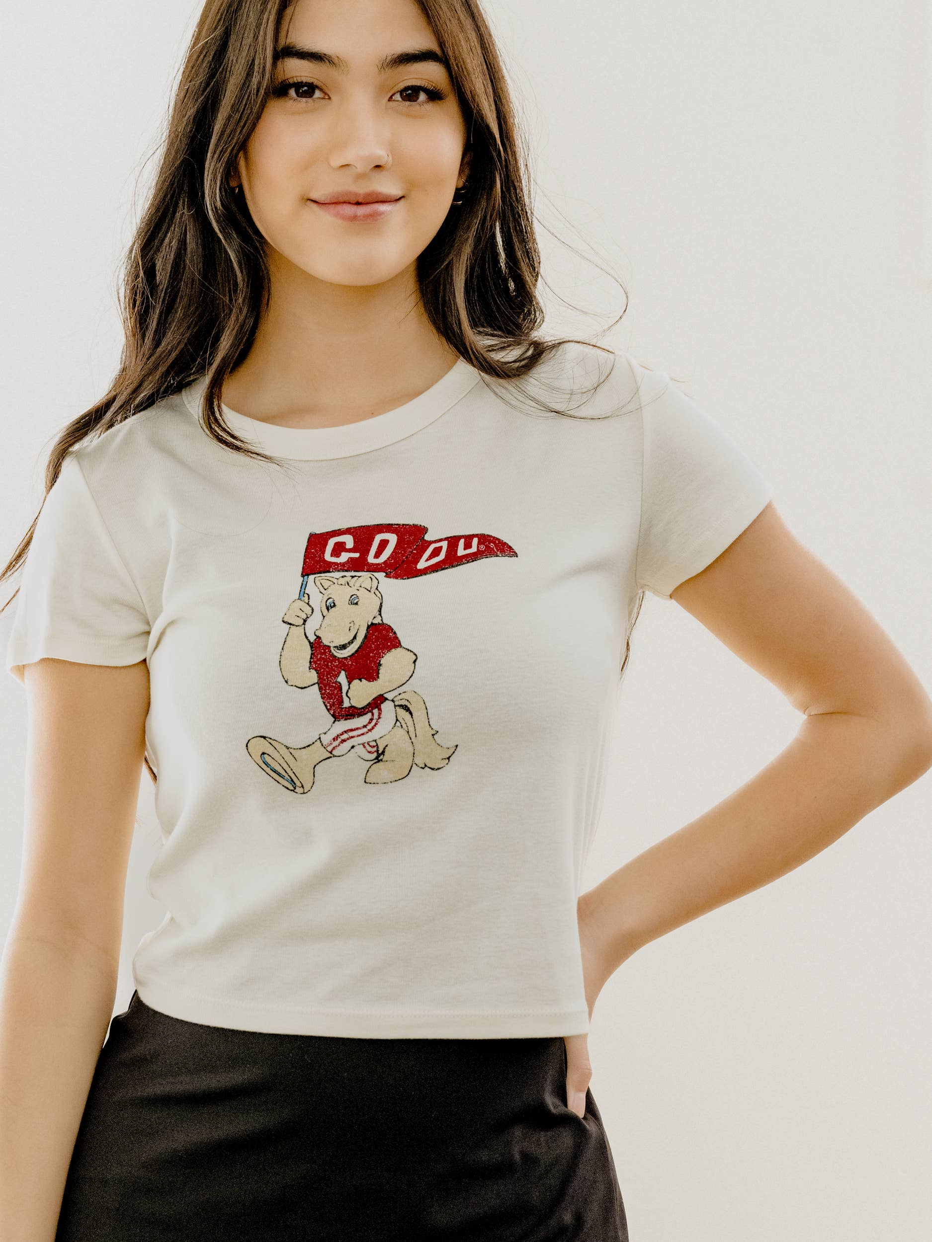 Ou Oklahoma Sooners Mascot Flag Off White Micro Cropped Tee
