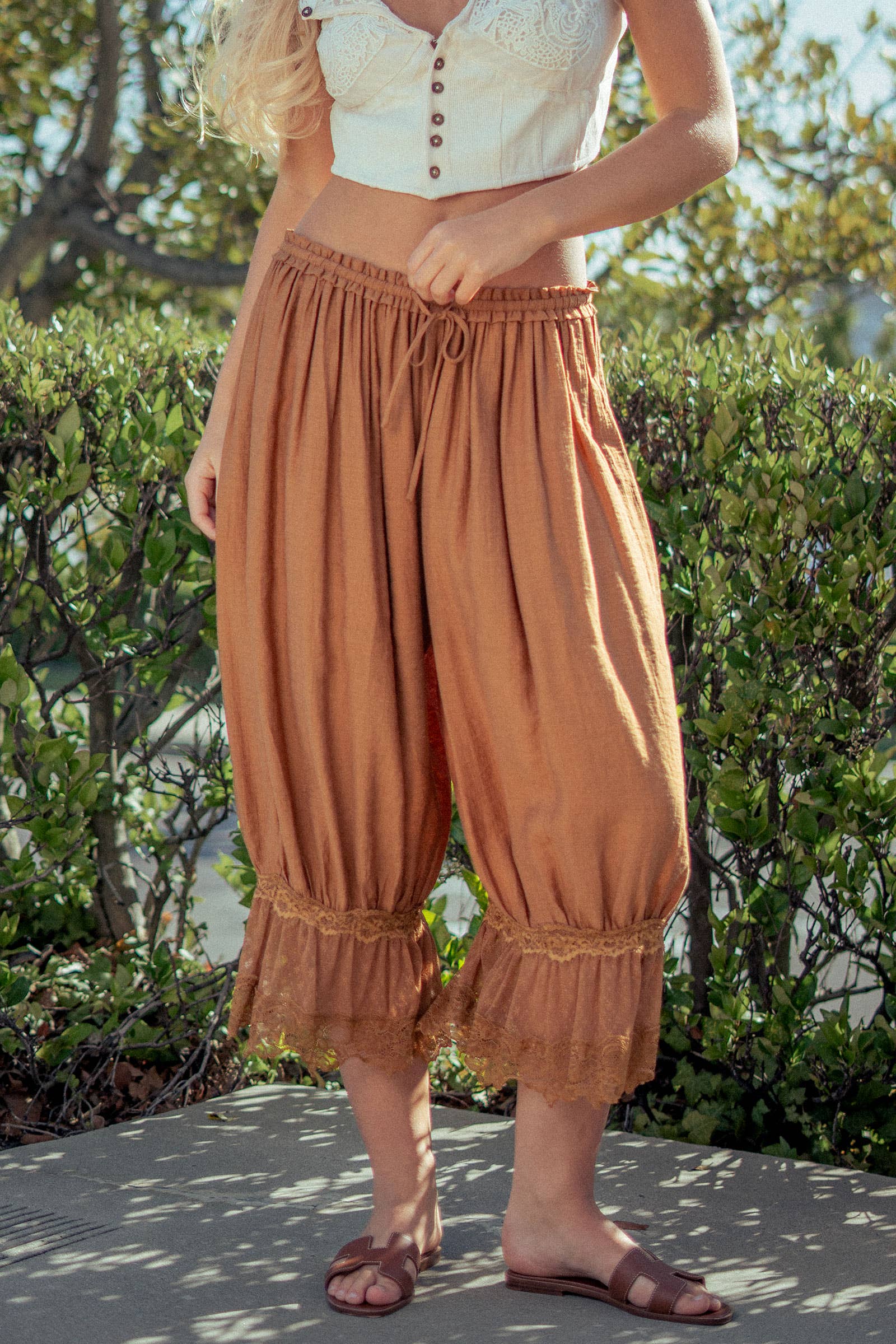 Lace-Trimmed Cropped Bloomer Pants