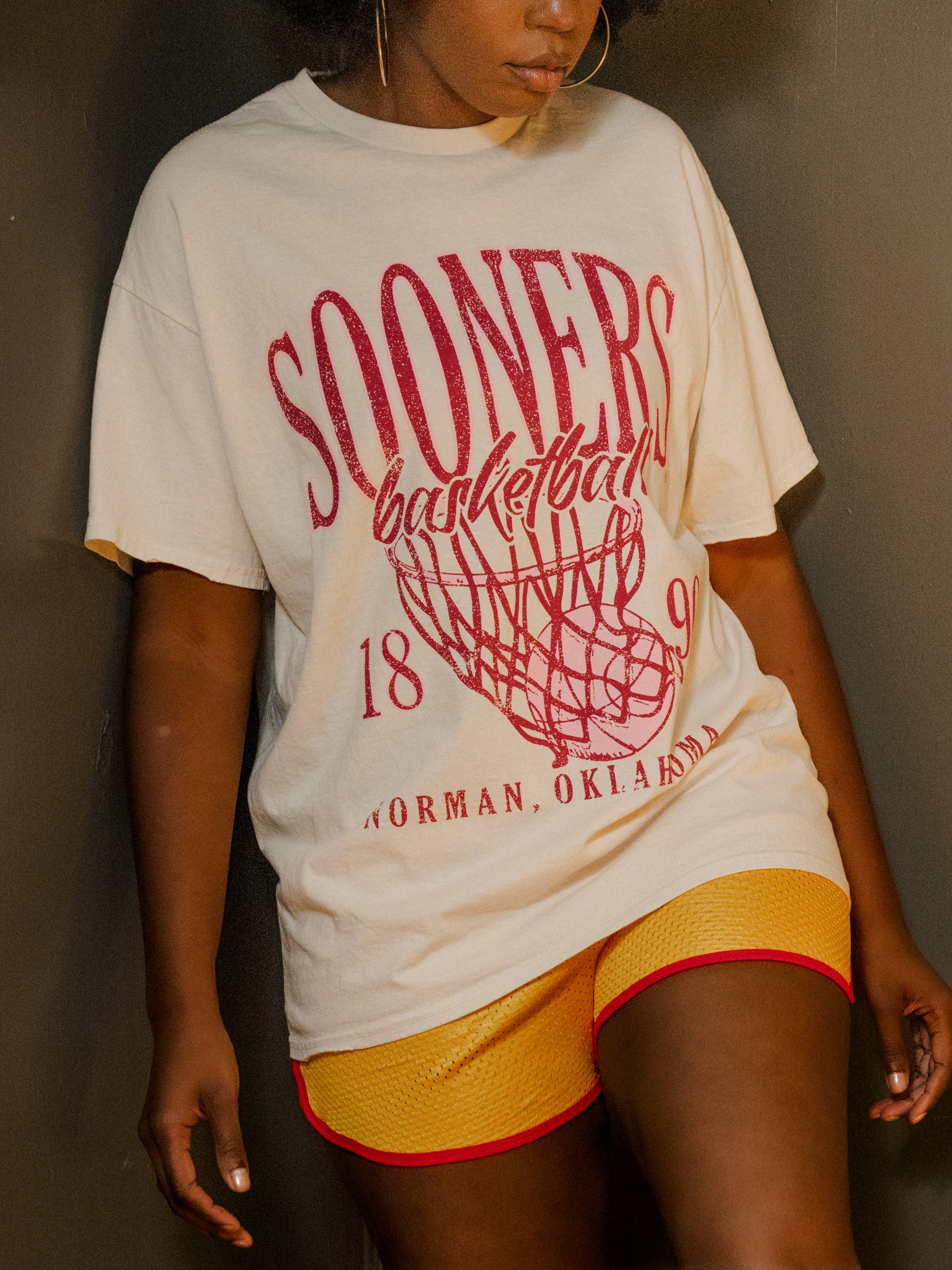 Ou Oklahoma Sooners Big Basketball Off White Thrifted Tee