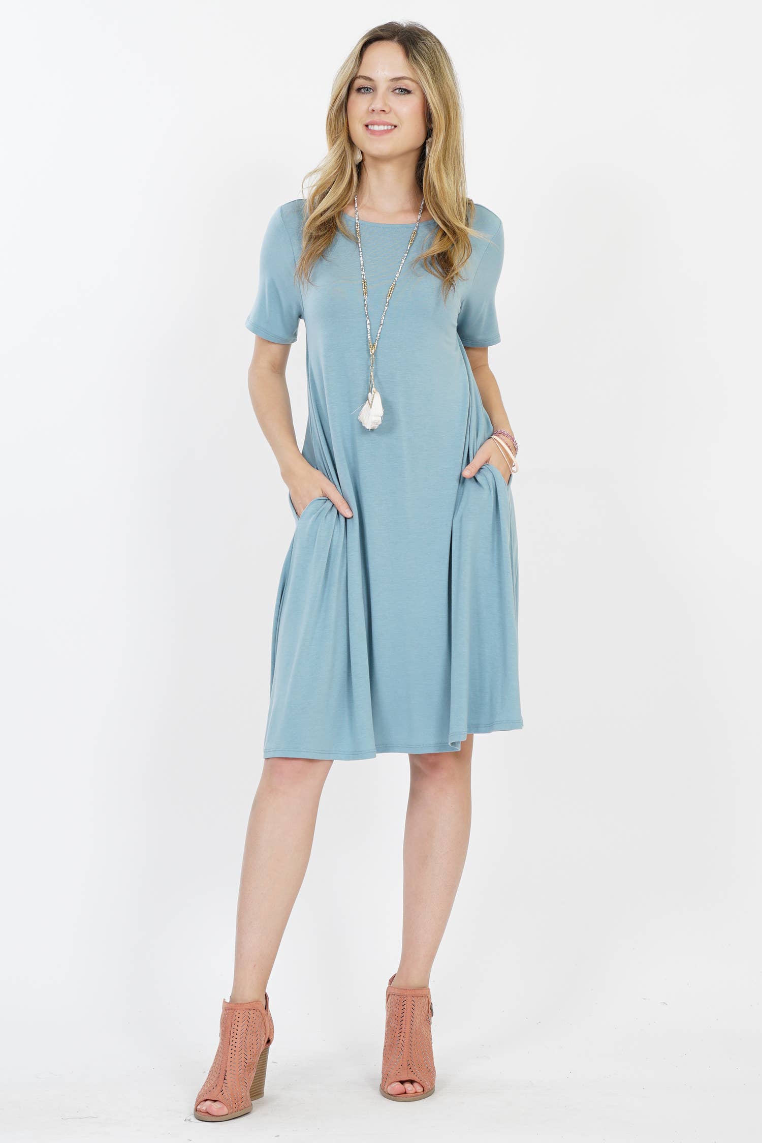 `.Short Sleeve Flared Dress with Side Pockets