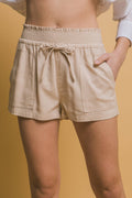 ..SI-27918 Front Tie Linen Shorts w/ Side & Back Pockets