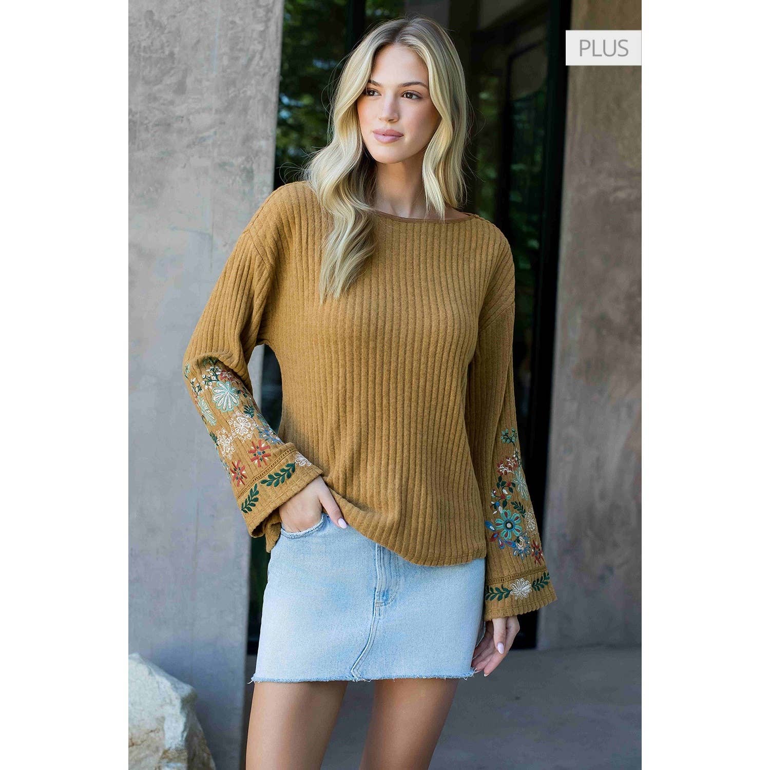 /Size Xl/ Embroidered Bell Sleeve Top