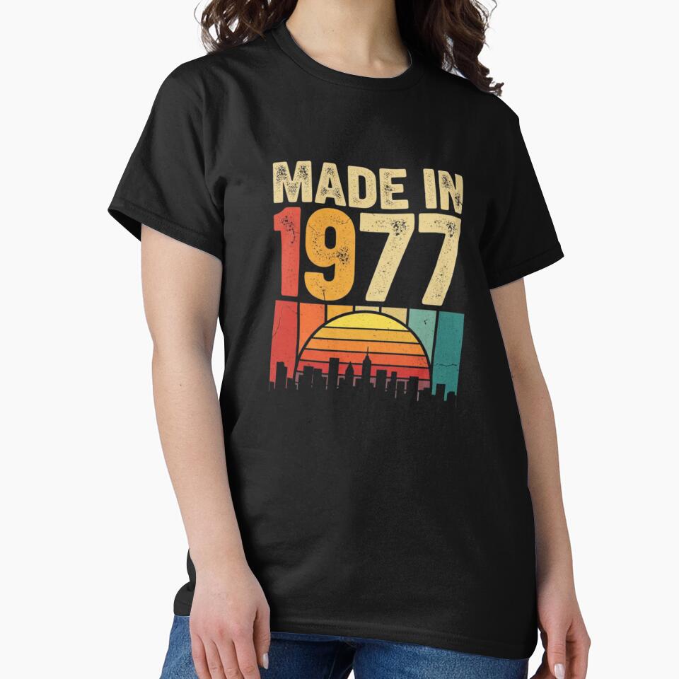 Made in 1977 Vintage Retro Sunset Design by Pixelogia